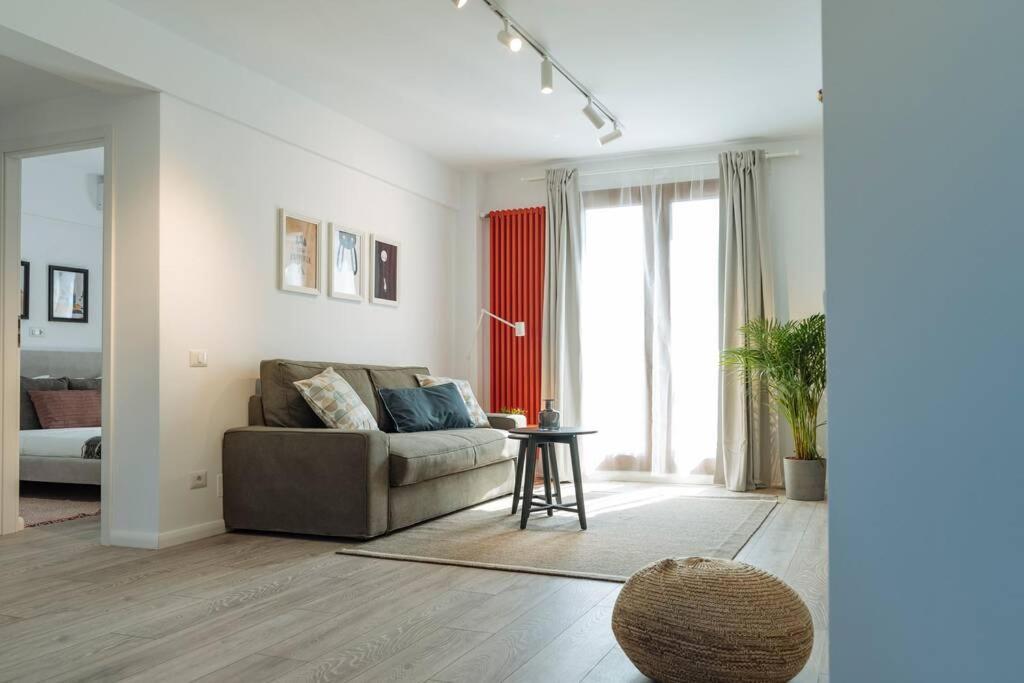 Sunny 2Br Flat - Old Town View Appartement Boekarest Buitenkant foto