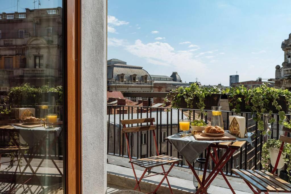 Sunny 2Br Flat - Old Town View Appartement Boekarest Buitenkant foto