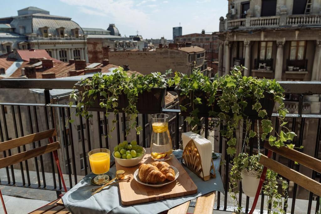 Sunny 2Br Flat - Old Town View Appartement Boekarest Buitenkant foto
