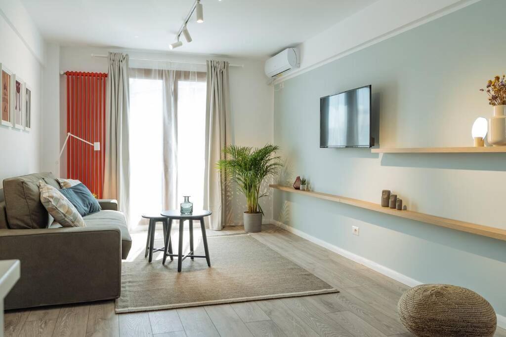 Sunny 2Br Flat - Old Town View Appartement Boekarest Buitenkant foto