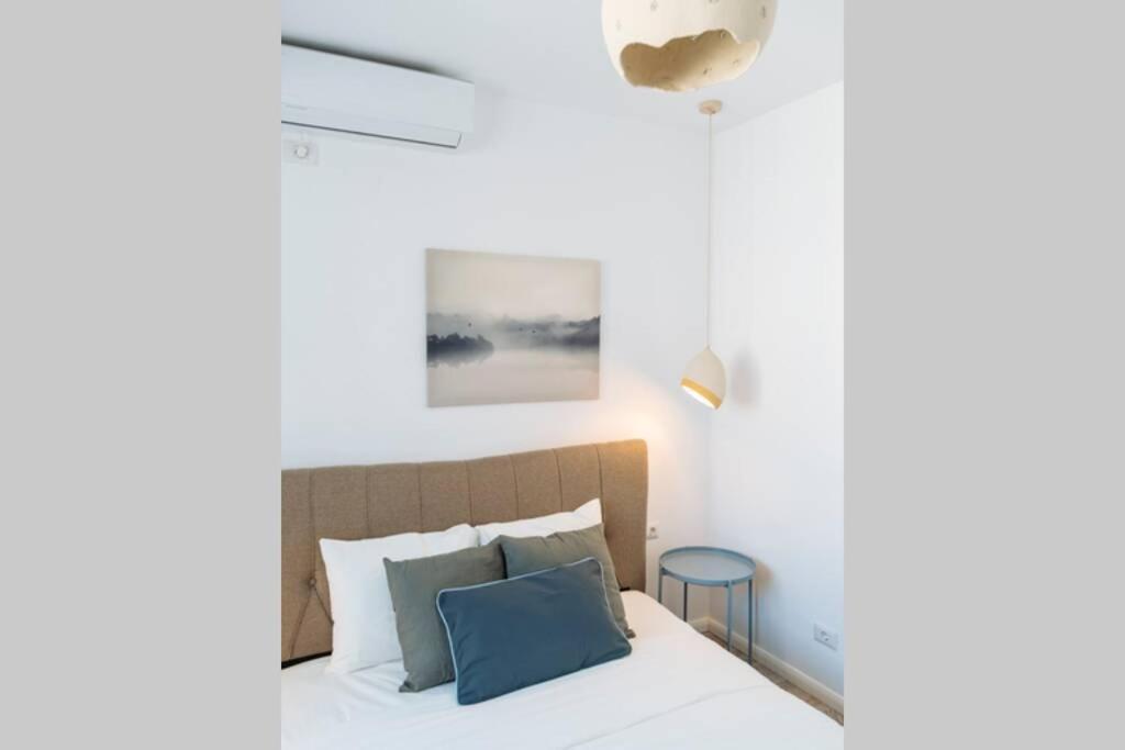 Sunny 2Br Flat - Old Town View Appartement Boekarest Buitenkant foto