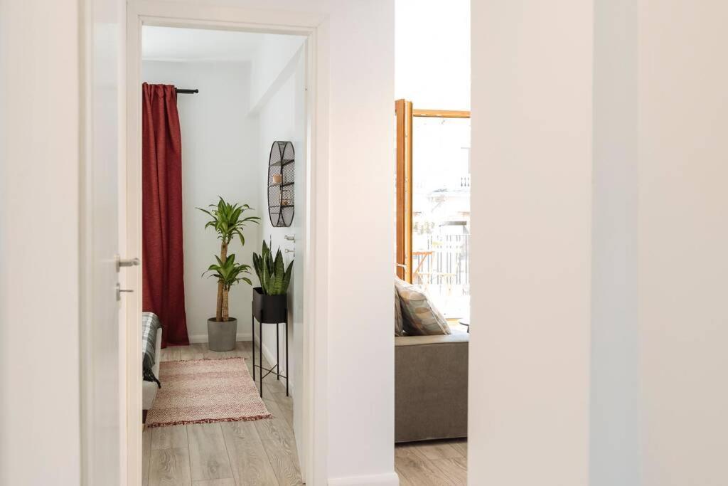 Sunny 2Br Flat - Old Town View Appartement Boekarest Buitenkant foto