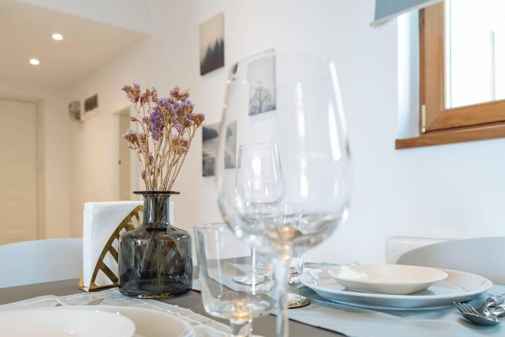Sunny 2Br Flat - Old Town View Appartement Boekarest Buitenkant foto