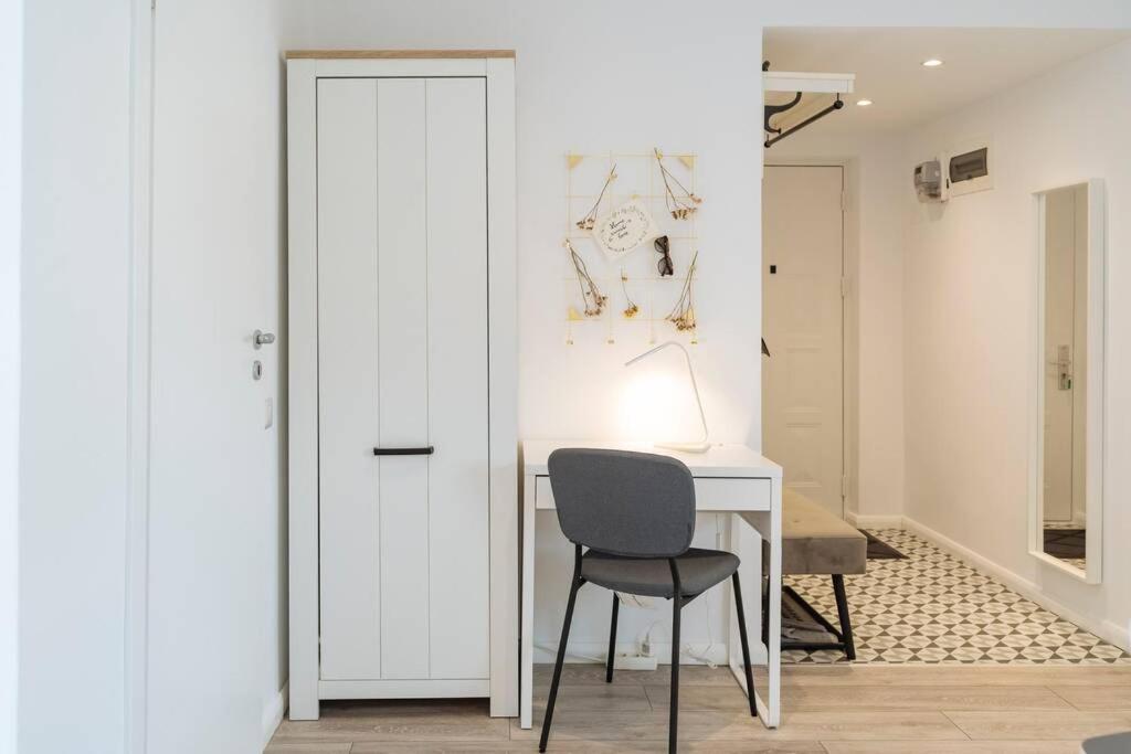 Sunny 2Br Flat - Old Town View Appartement Boekarest Buitenkant foto
