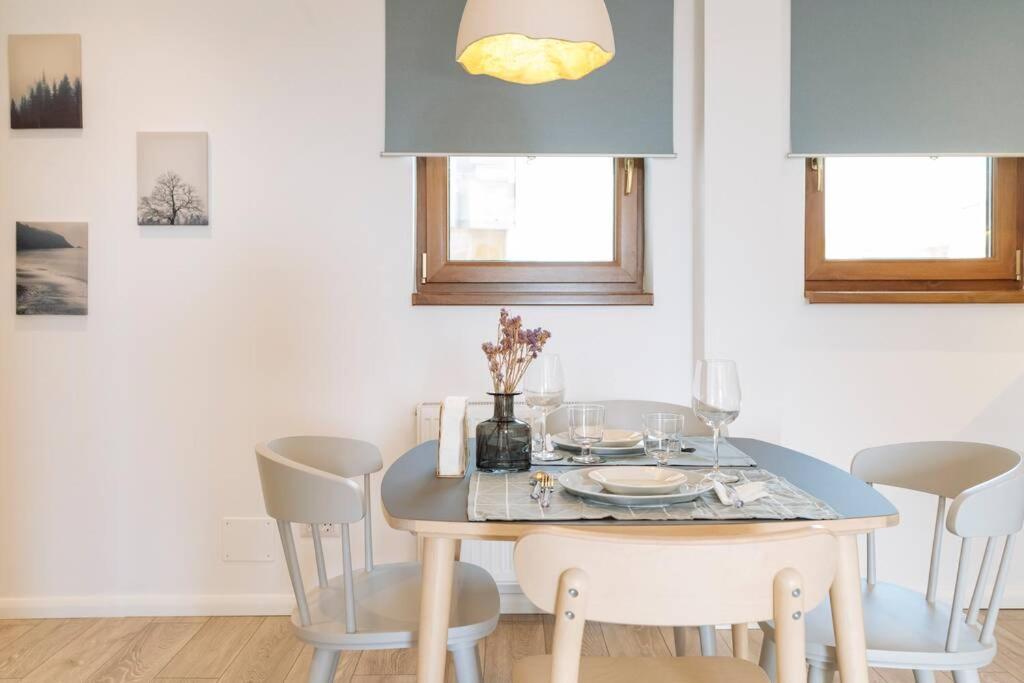 Sunny 2Br Flat - Old Town View Appartement Boekarest Buitenkant foto