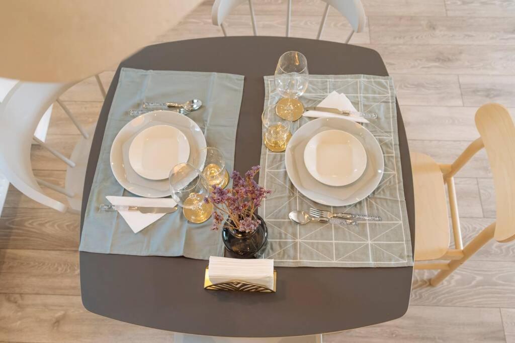 Sunny 2Br Flat - Old Town View Appartement Boekarest Buitenkant foto