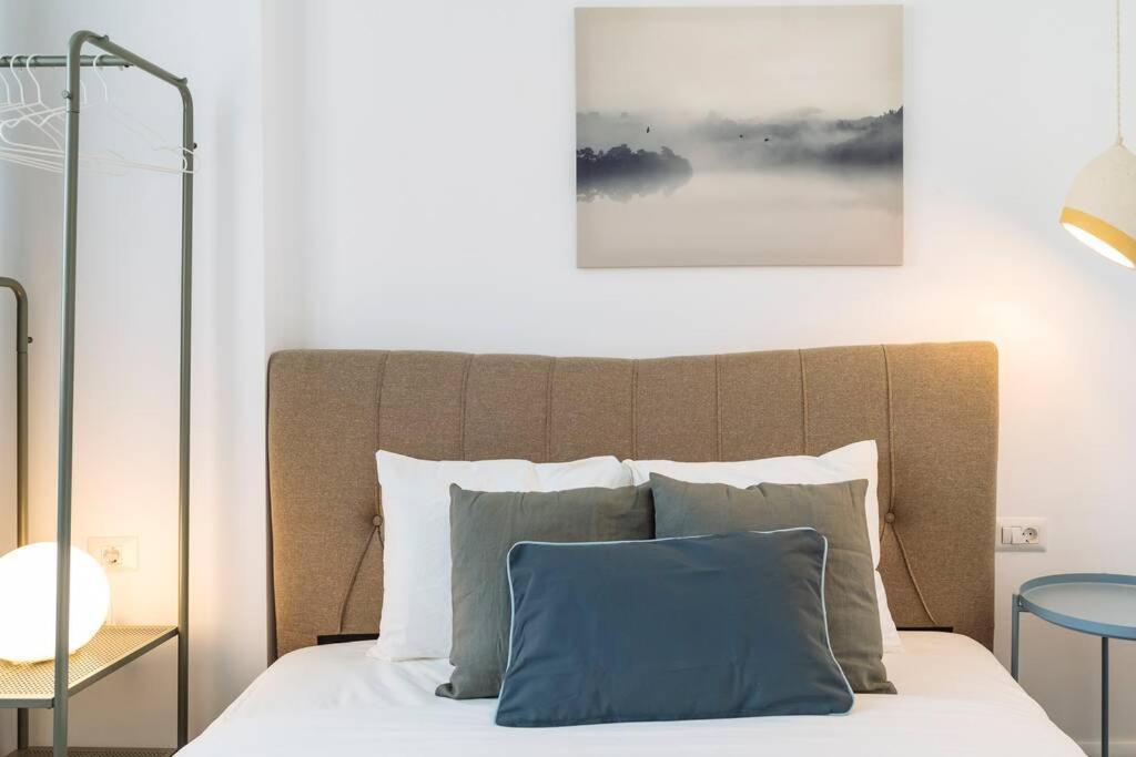 Sunny 2Br Flat - Old Town View Appartement Boekarest Buitenkant foto