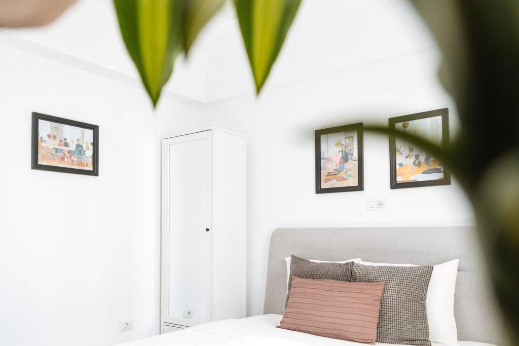 Sunny 2Br Flat - Old Town View Appartement Boekarest Buitenkant foto
